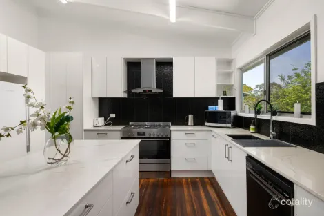 25 Raylee Ave, Nambour, QLD 4560