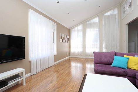 Property photo of 5 Wise Way Roxburgh Park VIC 3064