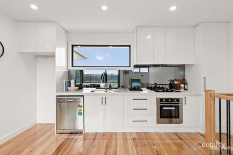 Property photo of 2/18 Boldrewood Parade Reservoir VIC 3073