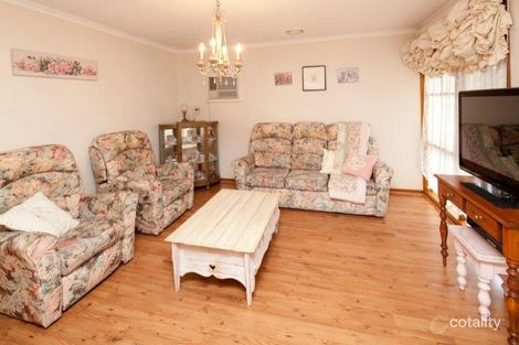 Property photo of 8 Pine Hill Court Cranbourne North VIC 3977