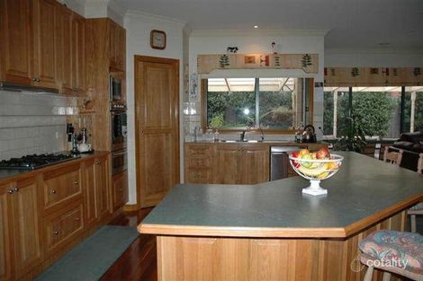 Property photo of 25 Duncraig Grove Sunbury VIC 3429