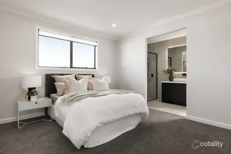 Property photo of 33 Divot Circuit Invermay Park VIC 3350