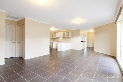 Property photo of 10 Alamanda Way Cranbourne North VIC 3977