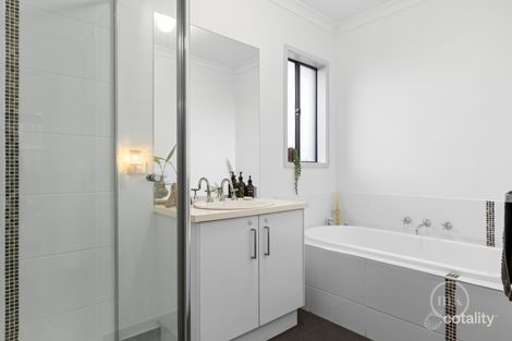 Property photo of 4 Hughes Road Doreen VIC 3754