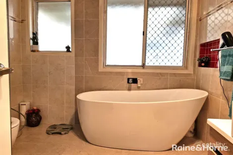 Property photo of 8 Adrian Street Macquarie Fields NSW 2564