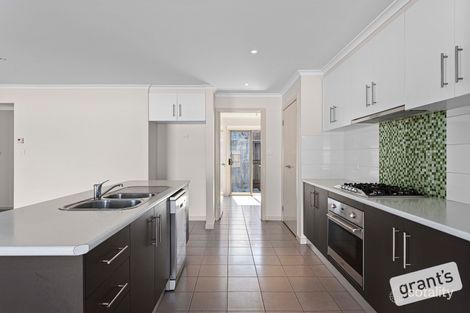 Property photo of 14 Tulip Grove Cranbourne VIC 3977