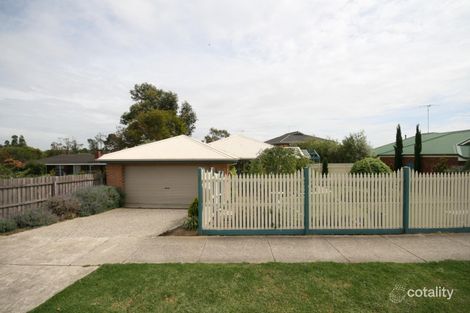 32 Meadowvale Dr, Grovedale, VIC 3216