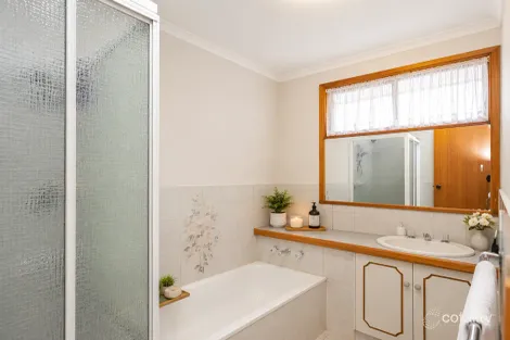 Property photo of 10 Edinburgh Circuit West Wodonga VIC 3690