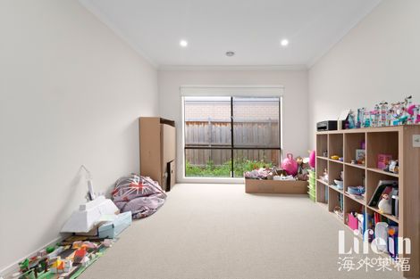 Property photo of 18 Stoneleigh Circuit Williams Landing VIC 3027