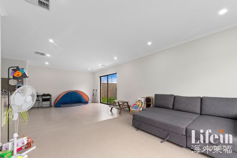 Property photo of 18 Stoneleigh Circuit Williams Landing VIC 3027