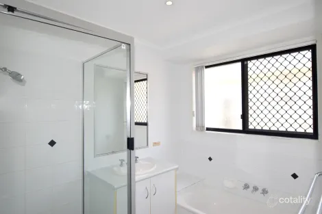 Property photo of 3 View Point Way New Auckland QLD 4680