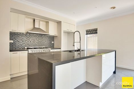 Property photo of 42 Vibrandia Way Truganina VIC 3029