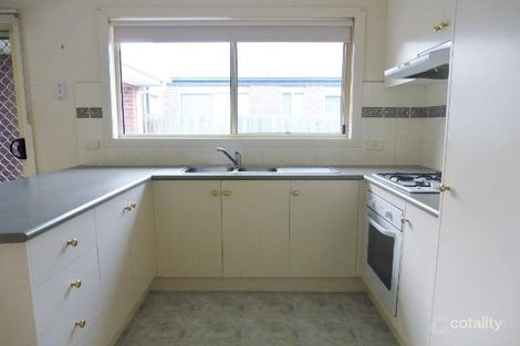 Property photo of 2 Grevillea Place Pakenham VIC 3810