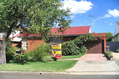 7 Latvia Ave, Greenacre, NSW 2190