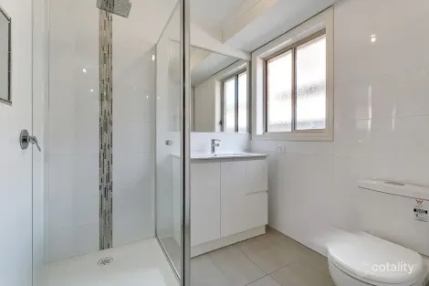 Property photo of 18 Colchester Circuit Roxburgh Park VIC 3064
