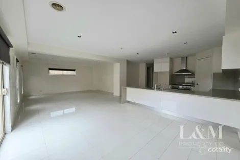 Property photo of 3 Flinders Place Caroline Springs VIC 3023