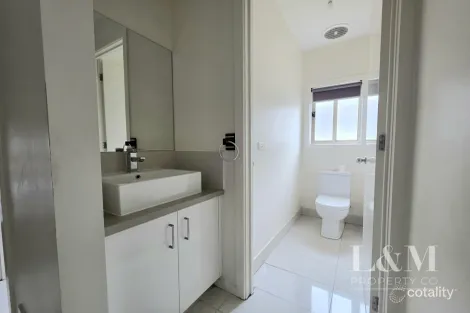 Property photo of 3 Flinders Place Caroline Springs VIC 3023