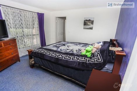 Property photo of 33 Matthews Crescent Roxburgh Park VIC 3064