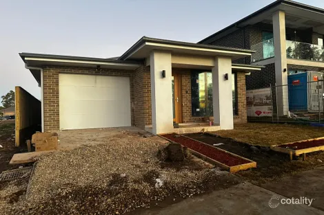 10 Dorchester St, Bradbury, NSW 2560