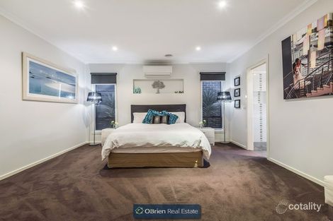 Property photo of 11 Maplewood Court Cranbourne North VIC 3977