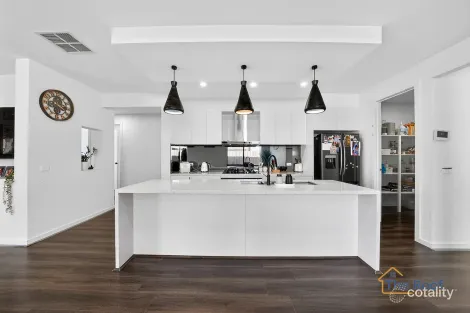 Property photo of 12 Bodalla Drive Tarneit VIC 3029