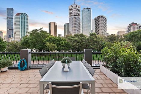Property photo of 304/36 Macdonald Street Kangaroo Point QLD 4169