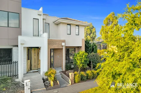 Property photo of 30 Napoli Circuit Greenvale VIC 3059