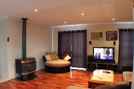 Property photo of 10 Linmac Drive Hampton Park VIC 3976