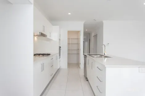 Property photo of 19 Charleston Way Smithfield QLD 4878