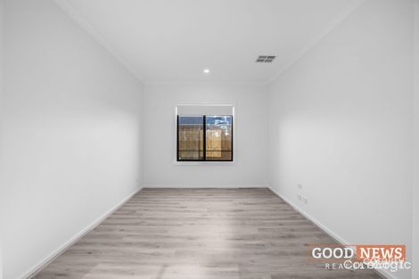 Property photo of 1 Hydepark Crescent Strathtulloh VIC 3338
