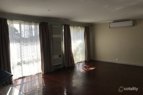 Property photo of 28 Willow Grove Wendouree VIC 3355