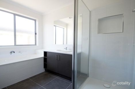 Property photo of 196 Blue Horizons Way Pakenham VIC 3810