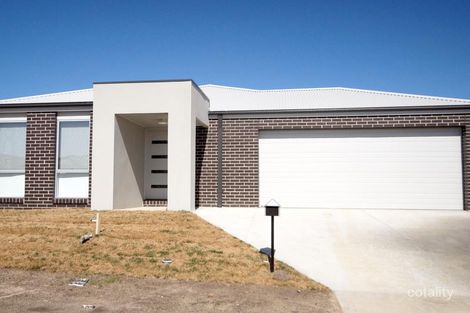 Property photo of 196 Blue Horizons Way Pakenham VIC 3810