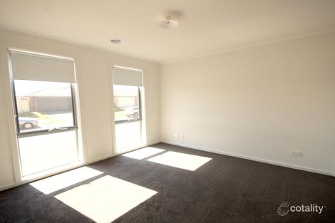 Property photo of 196 Blue Horizons Way Pakenham VIC 3810