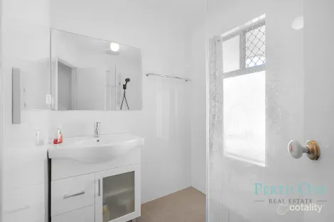 Property photo of 1 Pegley Drive Parkwood WA 6147