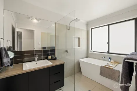 Property photo of 2 Box Drive Cotswold Hills QLD 4350