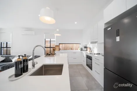 Property photo of 4 Aspen Circuit Logan Reserve QLD 4133