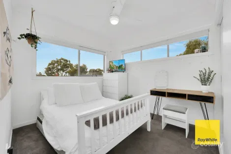 Property photo of 6 Raimo Place Doreen VIC 3754