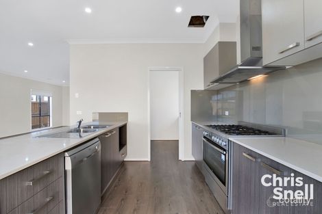Property photo of 10 Milliners Avenue Keysborough VIC 3173