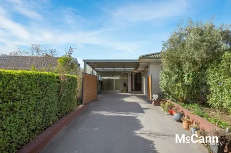 Property photo of 11 Lansell Circuit Wanniassa ACT 2903