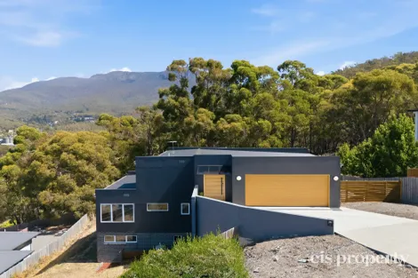 11 Hutchinson Pl, West Hobart, TAS 7000