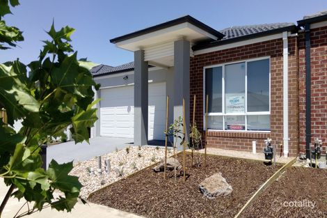 Property photo of 28 Stettler Boulevard Mickleham VIC 3064