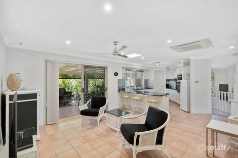 1 Nairn Ct, Highland Park, QLD 4211