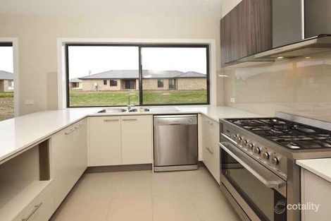 Property photo of 30 Jarrah Drive Alfredton VIC 3350