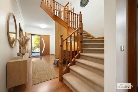 Property photo of 10 Innisfree Drive West Wodonga VIC 3690