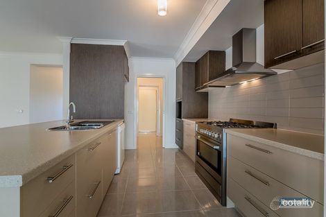 Property photo of 28 Walker Drive Drouin VIC 3818