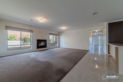 Property photo of 28 Walker Drive Drouin VIC 3818