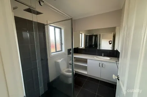 Property photo of 51 Manikato Drive Drouin VIC 3818