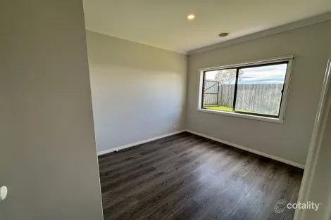 Property photo of 51 Manikato Drive Drouin VIC 3818