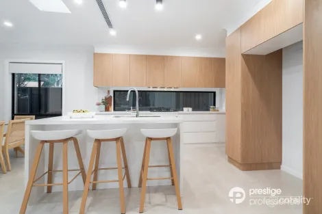 Property photo of 5 Delfin Drive Wattle Grove NSW 2173